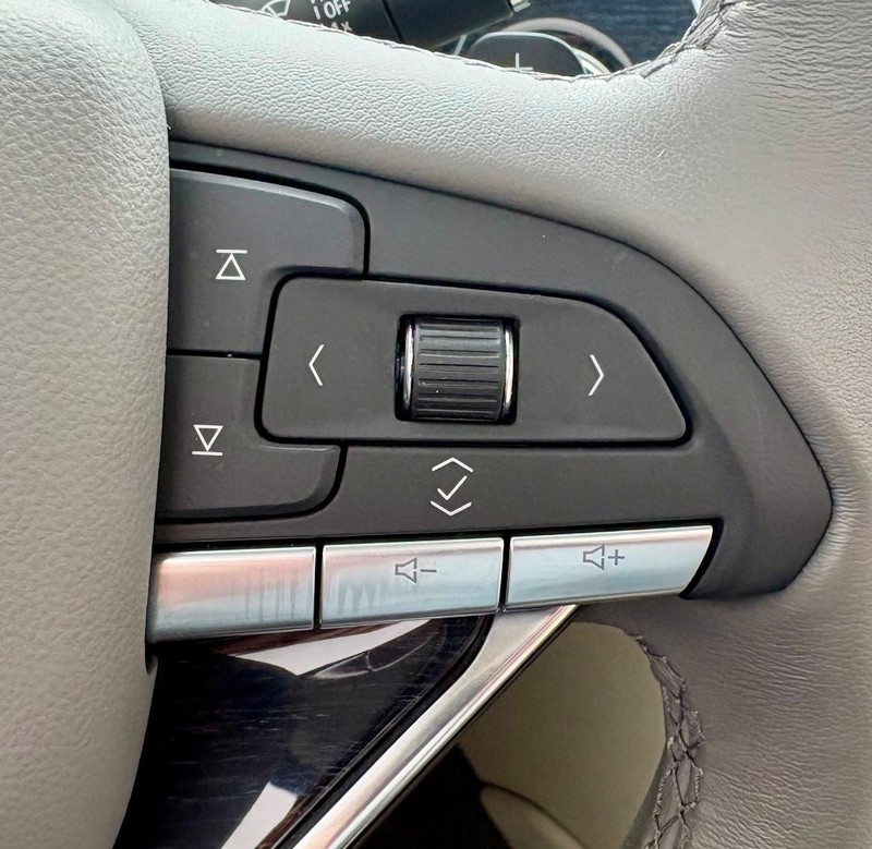 Cadillac XT6 Vehicle Full-screen Gallery Image 24