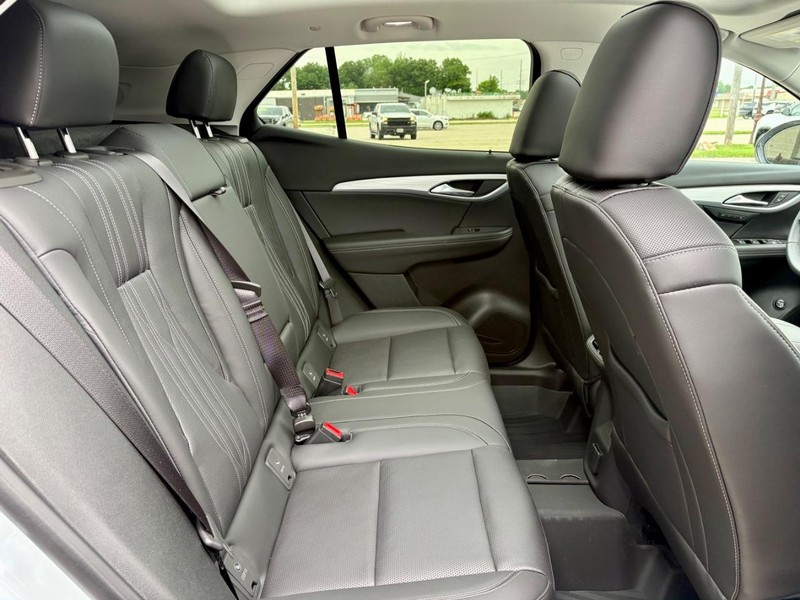Buick Envision Vehicle Full-screen Gallery Image 11