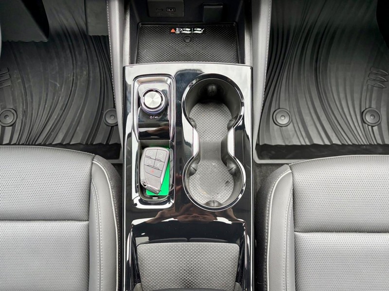 Buick Envision Vehicle Full-screen Gallery Image 14