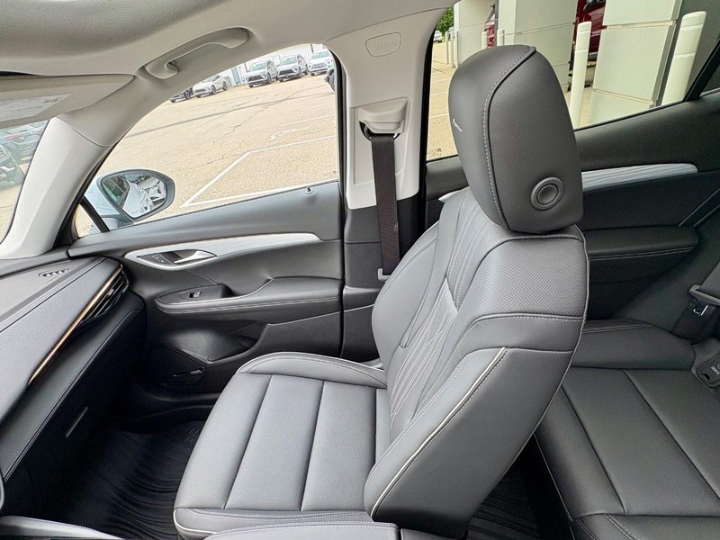 Buick Envision Vehicle Full-screen Gallery Image 15