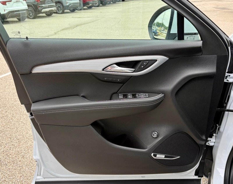 Buick Envision Vehicle Full-screen Gallery Image 16