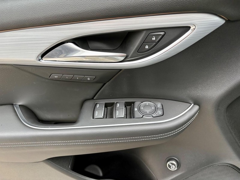 Buick Envision Vehicle Full-screen Gallery Image 17
