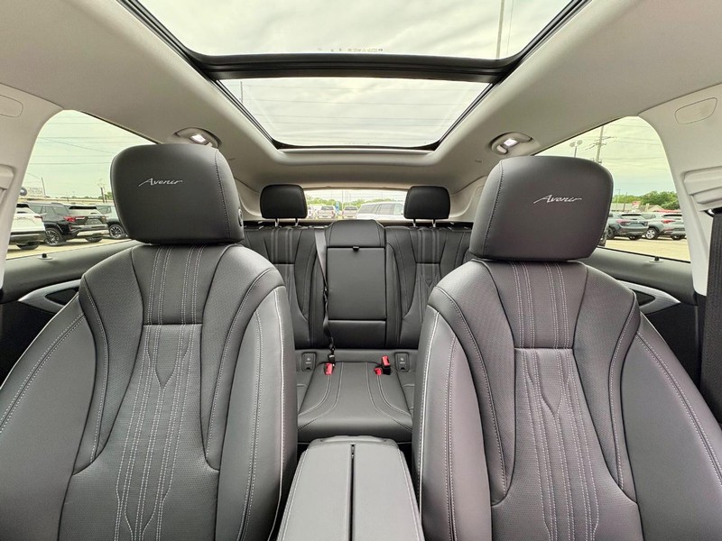 Buick Envision Vehicle Full-screen Gallery Image 30