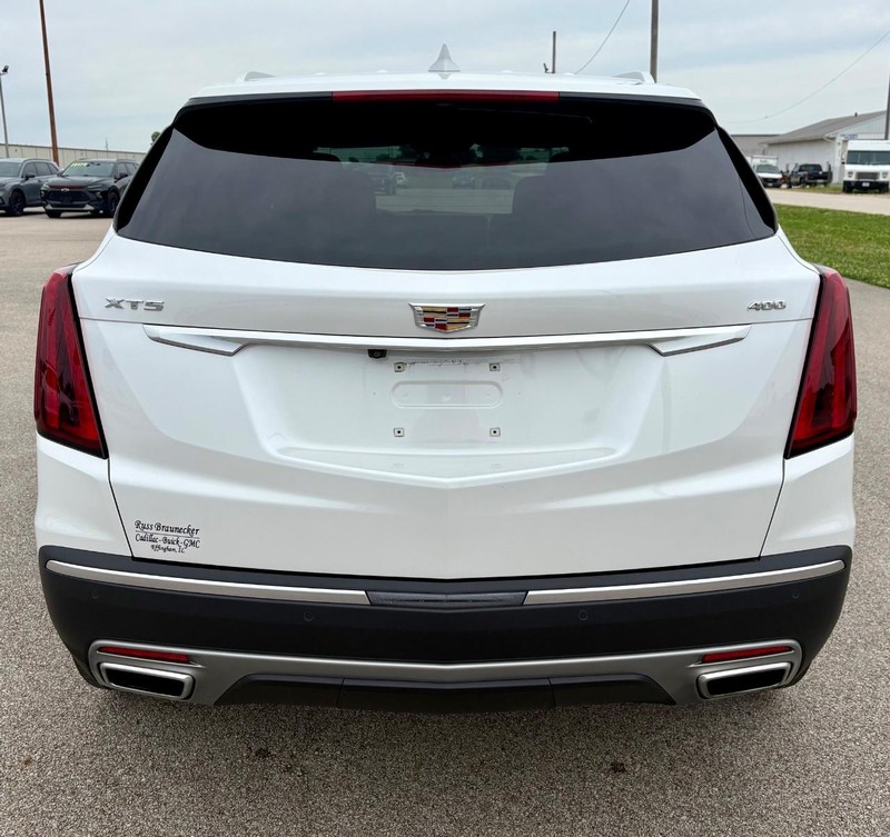 Cadillac XT5 Vehicle Full-screen Gallery Image 04