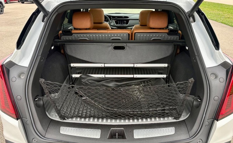 Cadillac XT5 Vehicle Full-screen Gallery Image 05