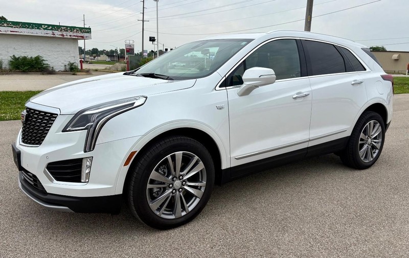 Cadillac XT5 Vehicle Full-screen Gallery Image 07
