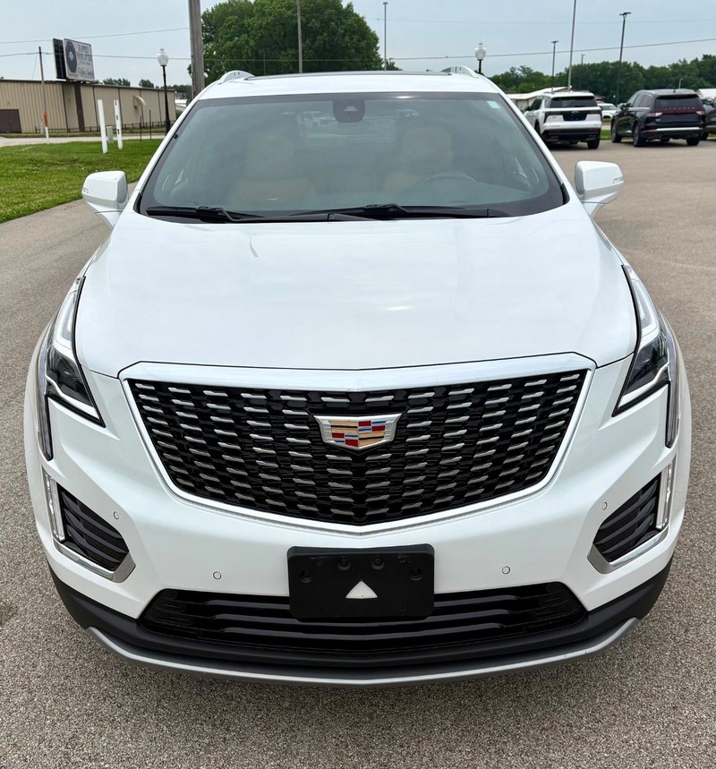 Cadillac XT5 Vehicle Full-screen Gallery Image 08