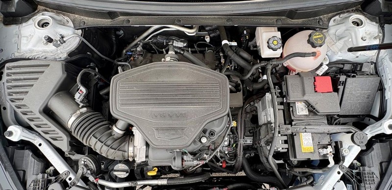 Cadillac XT5 Vehicle Full-screen Gallery Image 09