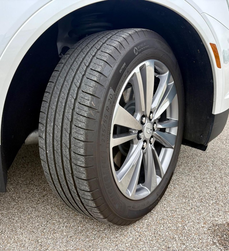 Cadillac XT5 Vehicle Full-screen Gallery Image 10
