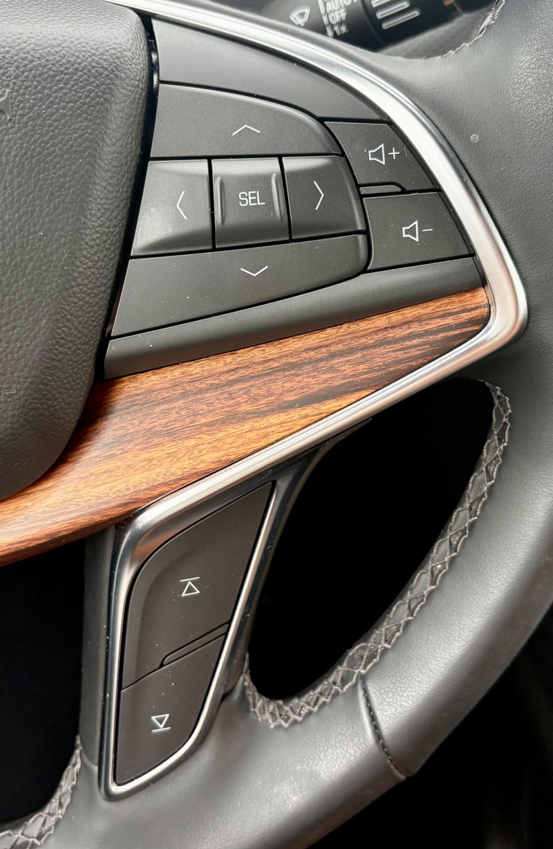 Cadillac XT5 Vehicle Full-screen Gallery Image 22