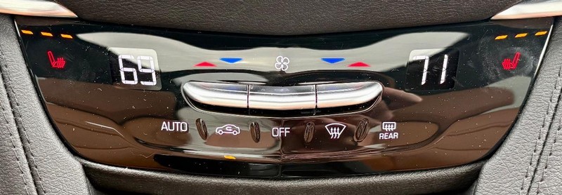 Cadillac XT5 Vehicle Full-screen Gallery Image 28