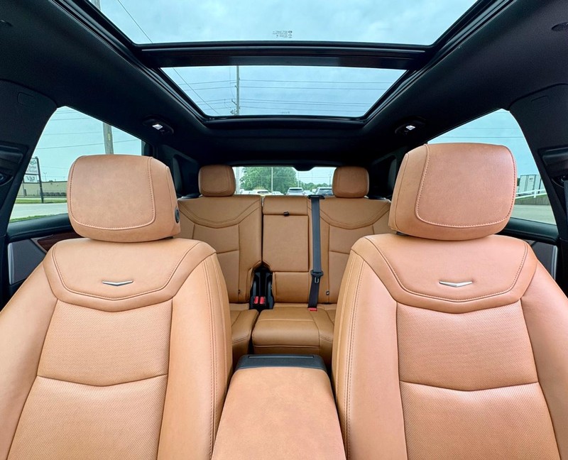 Cadillac XT5 Vehicle Full-screen Gallery Image 29