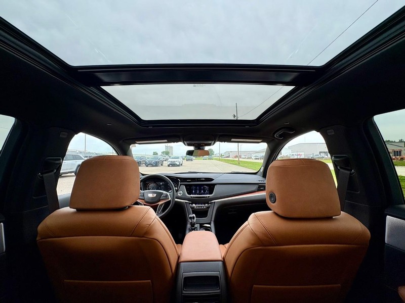 Cadillac XT5 Vehicle Full-screen Gallery Image 30