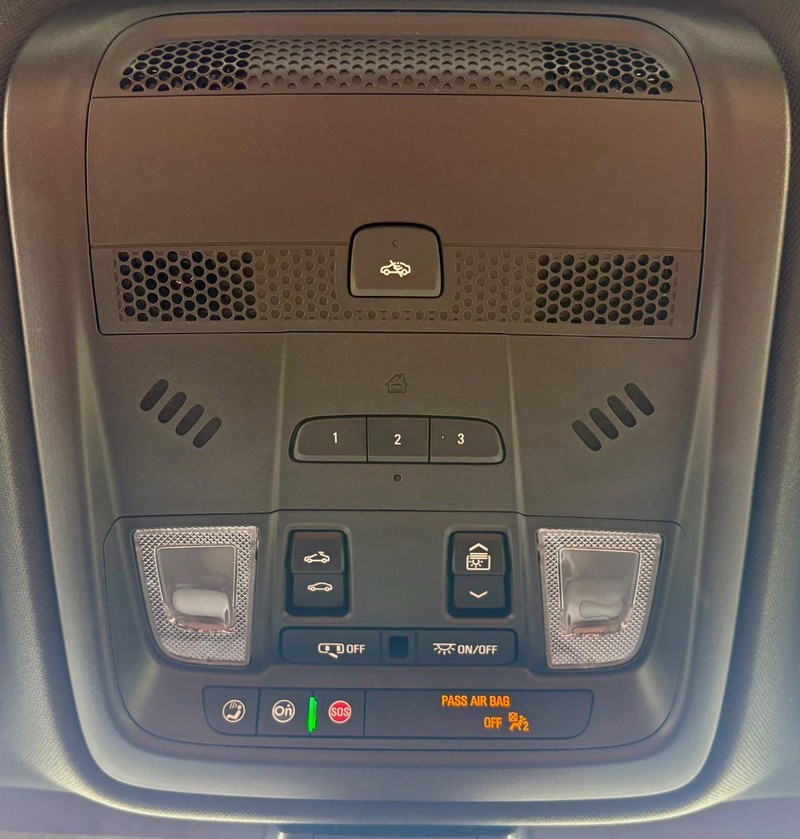 Cadillac XT5 Vehicle Full-screen Gallery Image 31