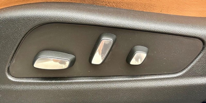 Cadillac XT5 Vehicle Full-screen Gallery Image 33