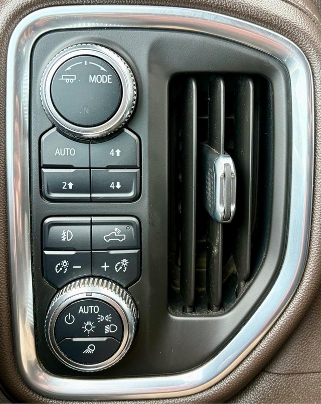 2022 GMC Sierra 1500 Limited 4WD SLT Crew Cab thumbnail image 19