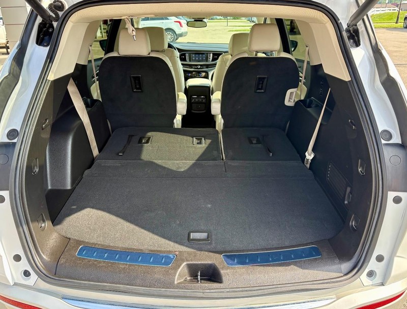 Buick Enclave Vehicle Full-screen Gallery Image 06