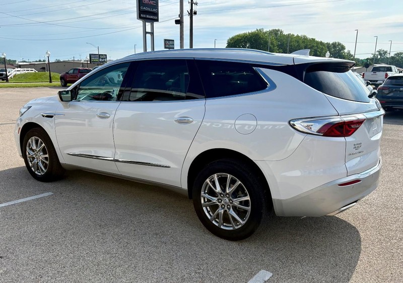 Buick Enclave Vehicle Full-screen Gallery Image 07