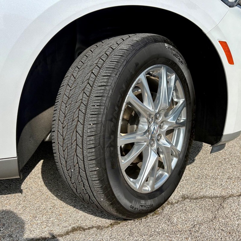 Buick Enclave Vehicle Full-screen Gallery Image 11