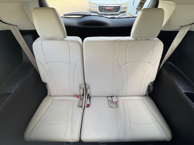 Buick Enclave Vehicle Full-screen Gallery Image 14