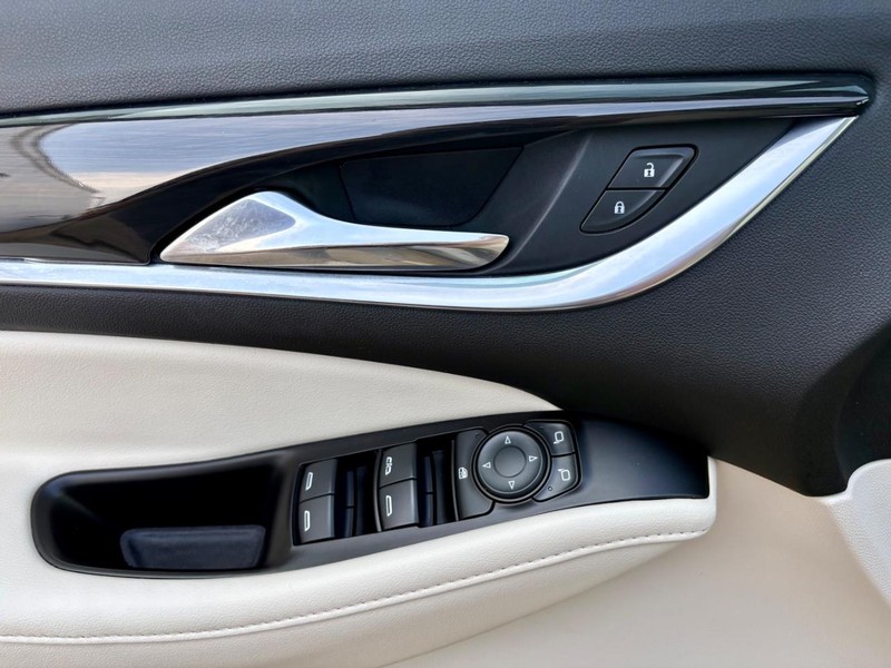 Buick Enclave Vehicle Full-screen Gallery Image 19