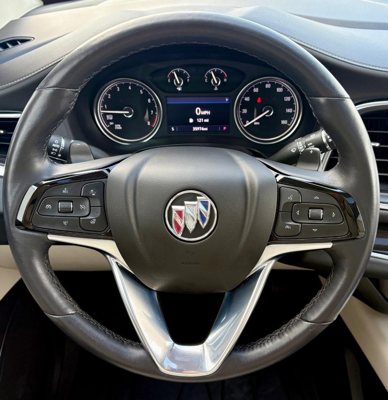 Buick Enclave Vehicle Full-screen Gallery Image 21