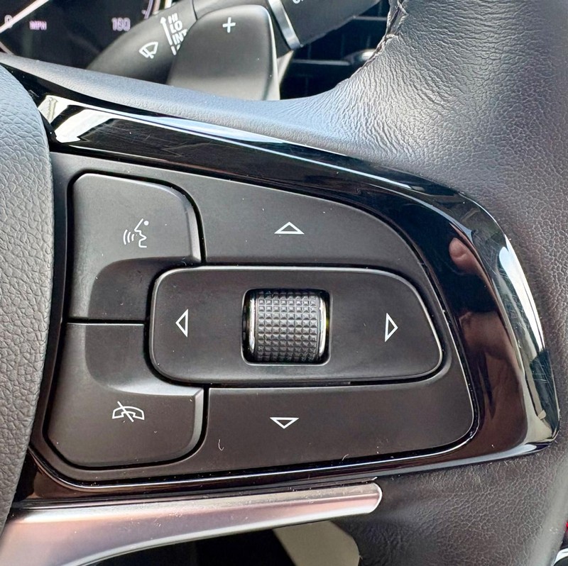 Buick Enclave Vehicle Full-screen Gallery Image 23