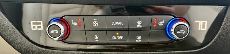 Buick Enclave Vehicle Full-screen Gallery Image 28