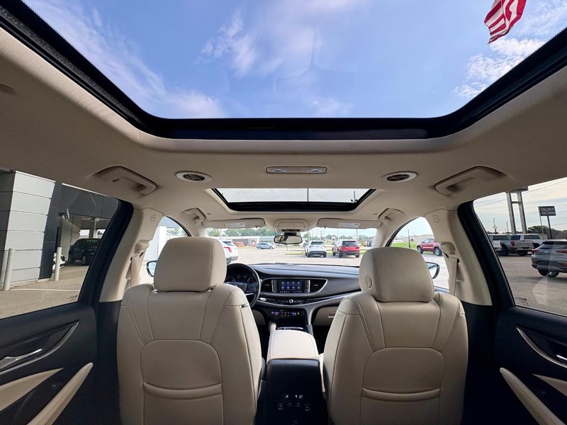 Buick Enclave Vehicle Full-screen Gallery Image 30