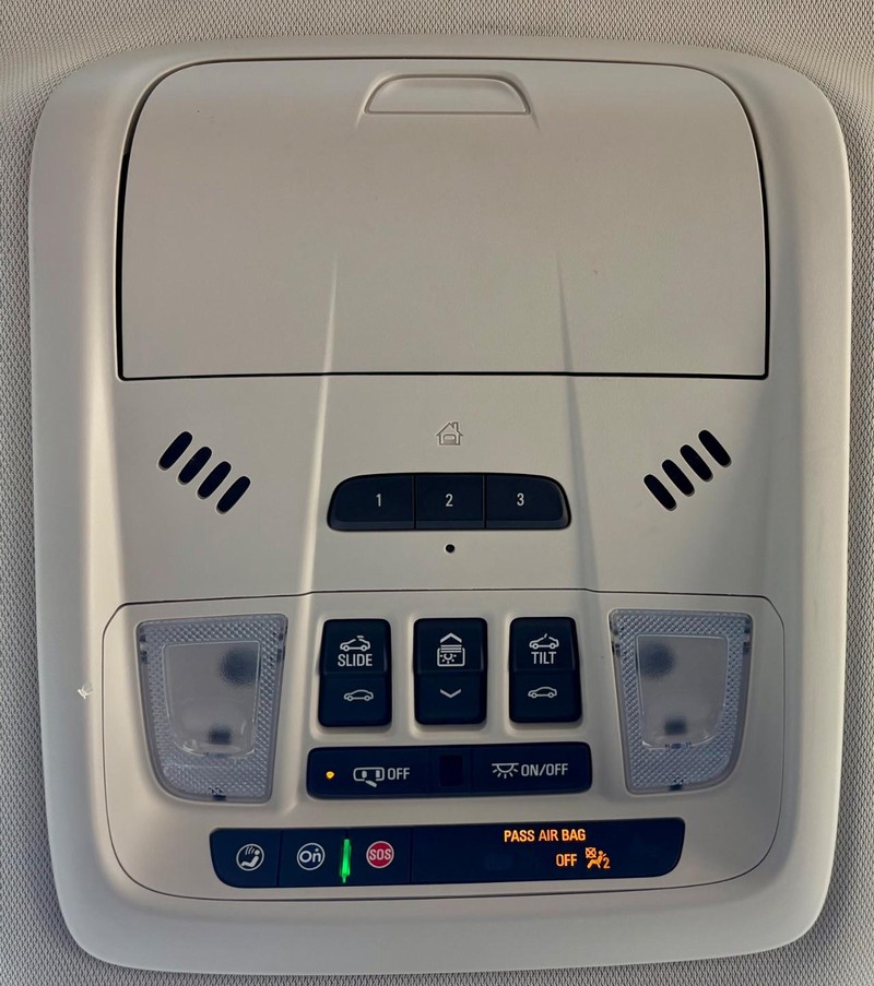 Buick Enclave Vehicle Full-screen Gallery Image 31