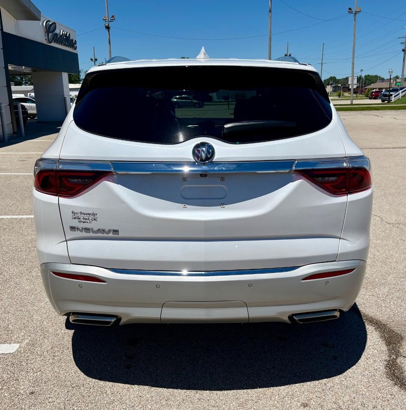 Buick Enclave Vehicle Full-screen Gallery Image 04