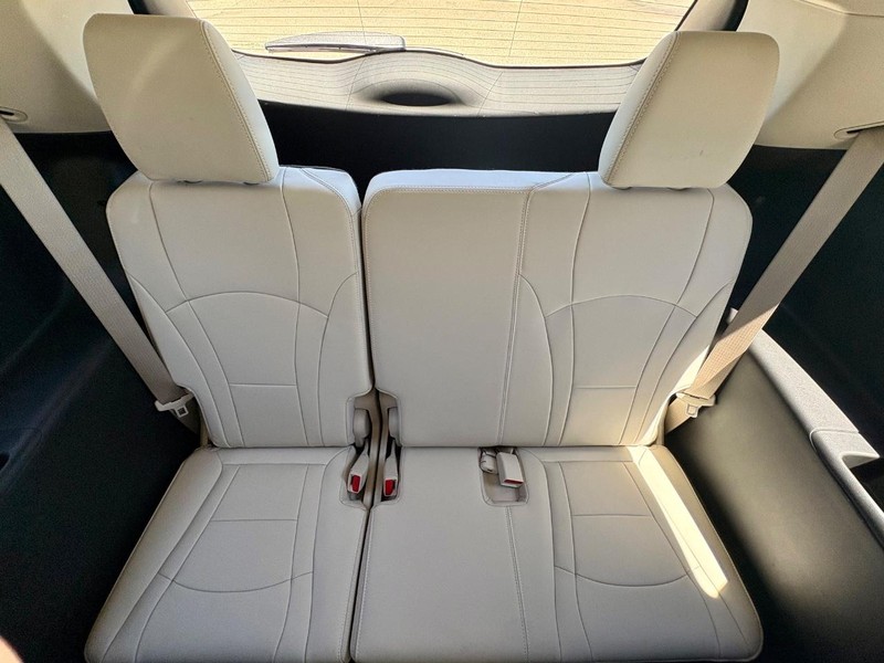 Buick Enclave Vehicle Full-screen Gallery Image 12