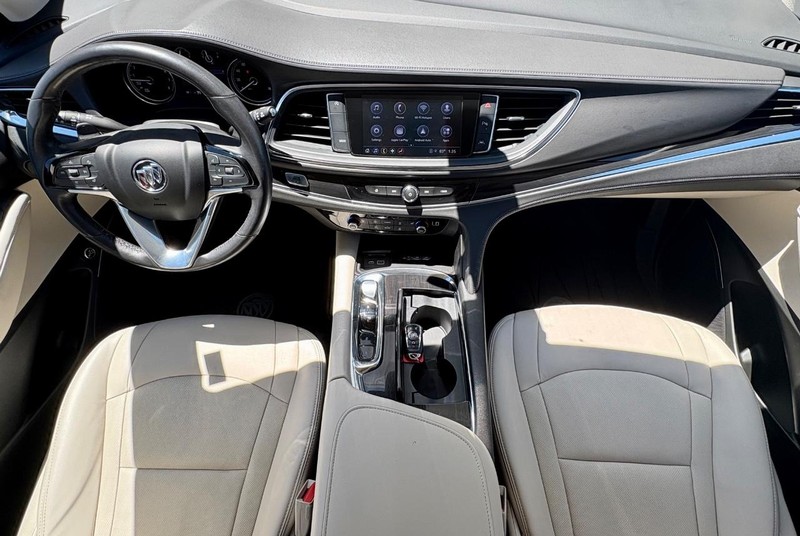 Buick Enclave Vehicle Full-screen Gallery Image 13