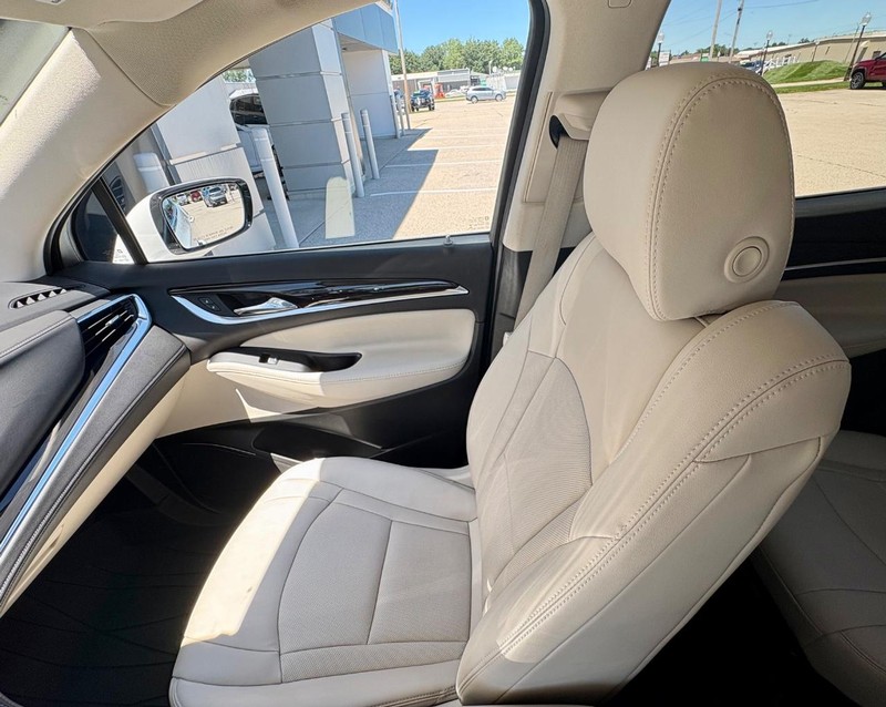 Buick Enclave Vehicle Full-screen Gallery Image 15