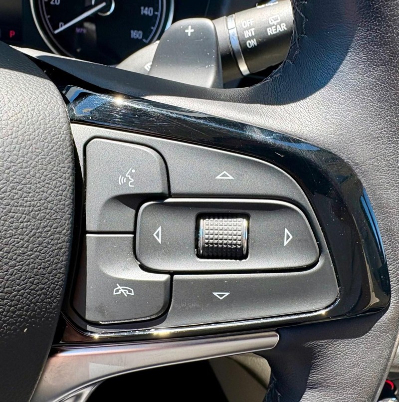 Buick Enclave Vehicle Full-screen Gallery Image 21