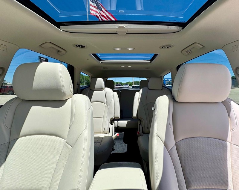 Buick Enclave Vehicle Full-screen Gallery Image 27