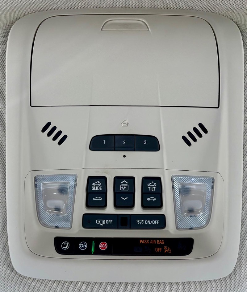 Buick Enclave Vehicle Full-screen Gallery Image 29