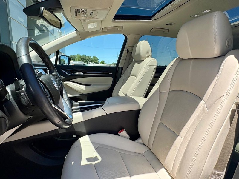 Buick Enclave Vehicle Full-screen Gallery Image 30