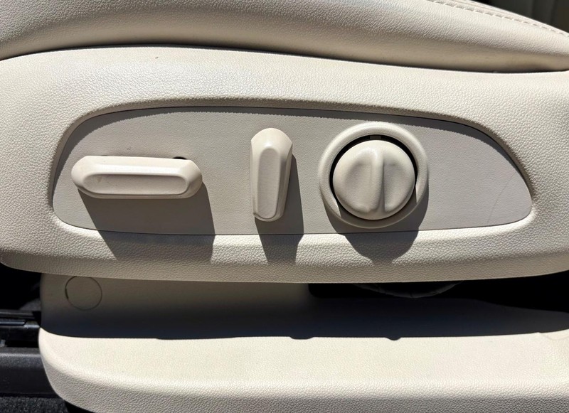 Buick Enclave Vehicle Full-screen Gallery Image 31