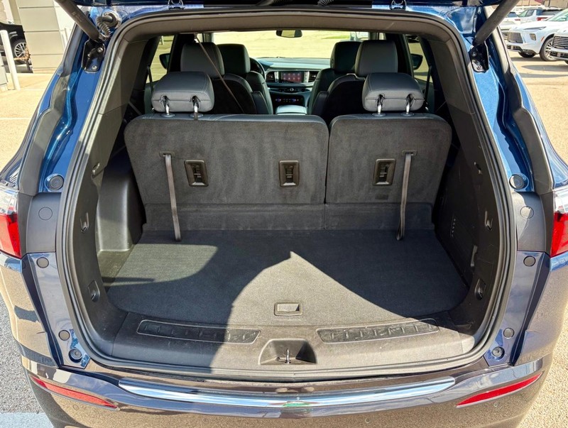 Buick Enclave Vehicle Full-screen Gallery Image 05