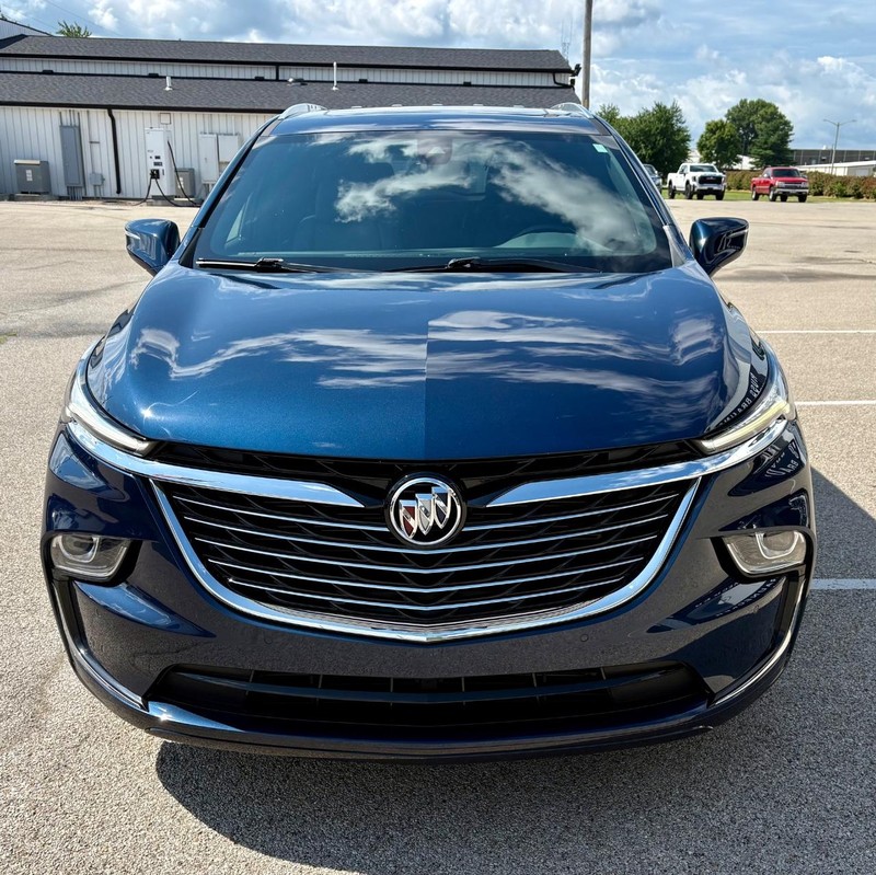 Buick Enclave Vehicle Full-screen Gallery Image 09