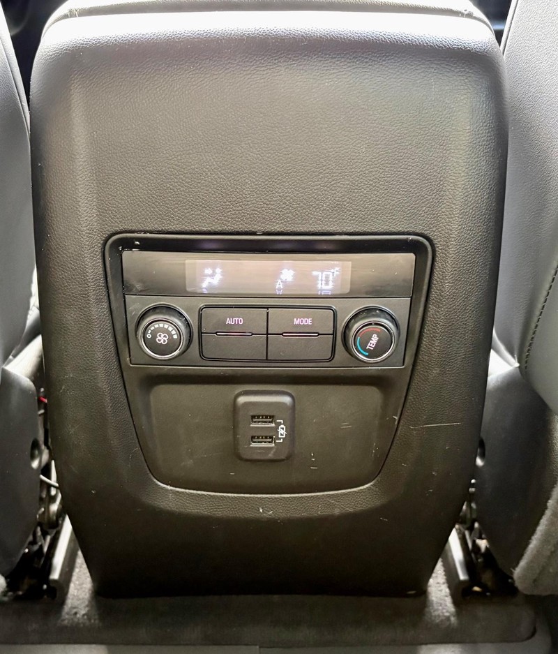 Buick Enclave Vehicle Full-screen Gallery Image 13