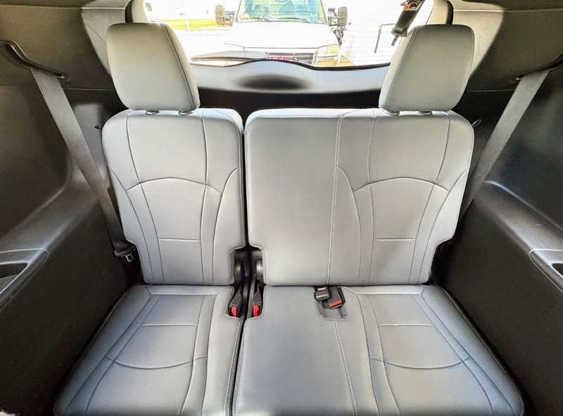 Buick Enclave Vehicle Full-screen Gallery Image 14
