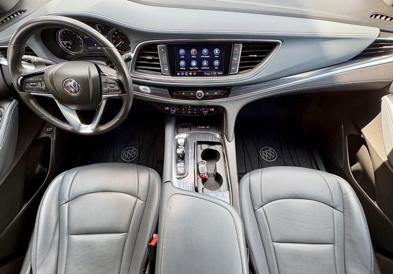 Buick Enclave Vehicle Full-screen Gallery Image 15
