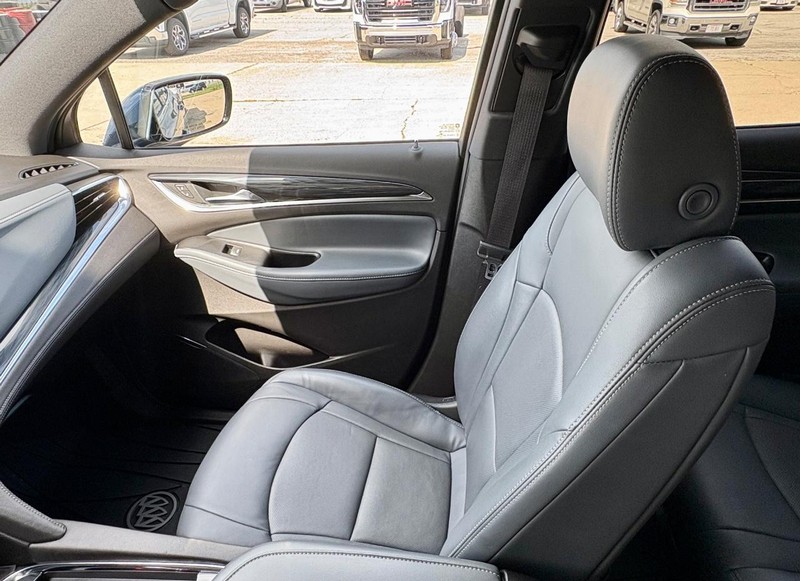 Buick Enclave Vehicle Full-screen Gallery Image 16