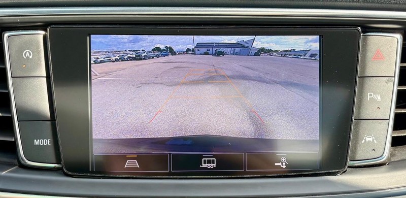 Buick Enclave Vehicle Full-screen Gallery Image 26