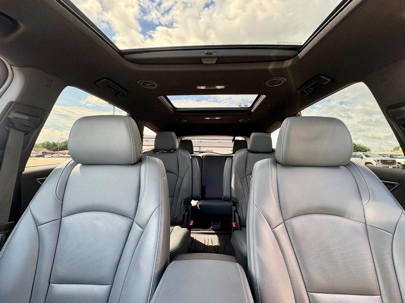 Buick Enclave Vehicle Full-screen Gallery Image 29