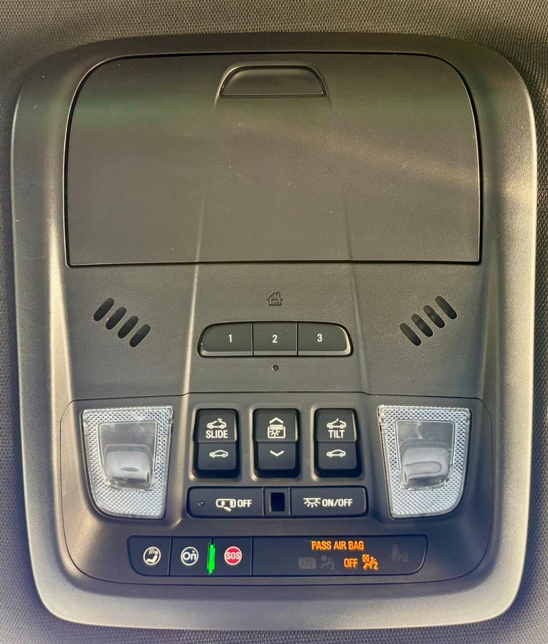 Buick Enclave Vehicle Full-screen Gallery Image 30