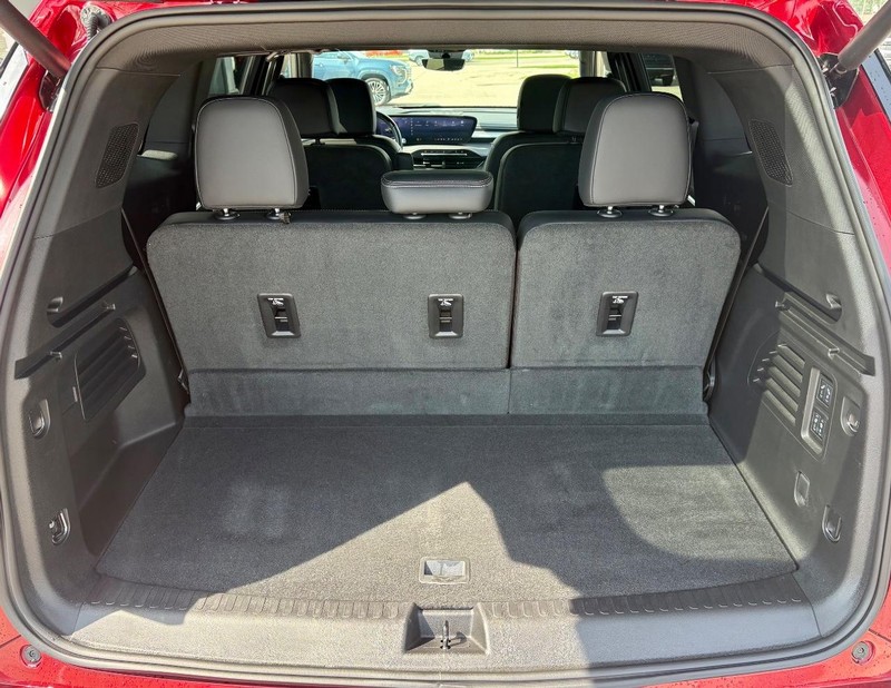 Buick Enclave Vehicle Full-screen Gallery Image 05