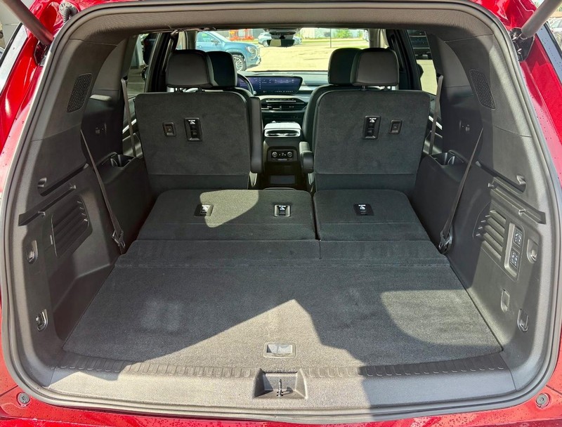 Buick Enclave Vehicle Full-screen Gallery Image 06